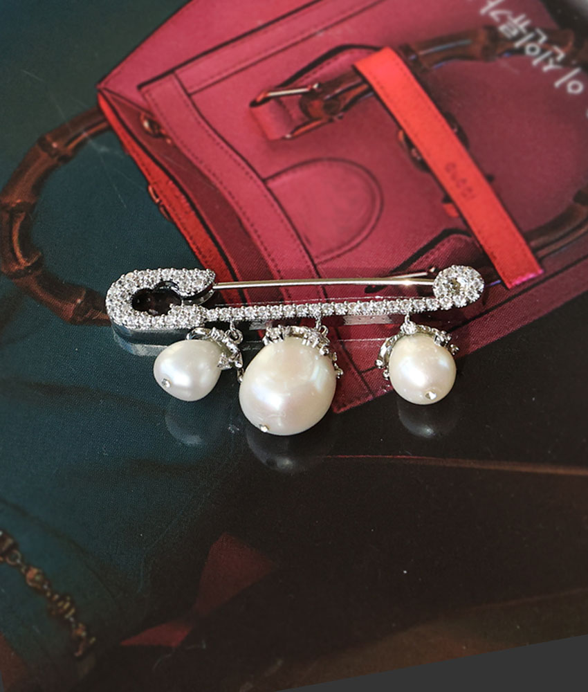 Safron Clothing Pin Cubic Fresh Water Pearl Brooch